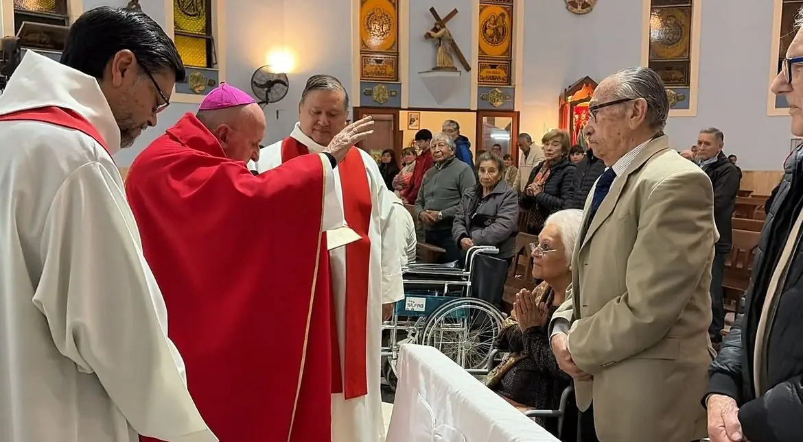 65 años de amor y fe: la familia salteña celebra su boda con hijos sacerdotes y directora de coral