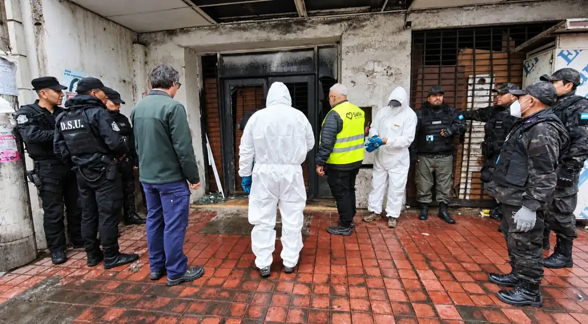 ¡Adiós a la ocupación ilegal! El edificio 20 de Febrero 54 se limpia y cierra con la Municipalidad