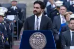 Alcalde Mamdani Ataca a ICE Tras Video sobre Derechos Migratorios