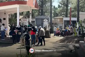 ¡Alerta en Jujuy! Tráfico bloqueado y rutas cambiadas por la venta de ofrendas del Día de los Fieles Difuntos