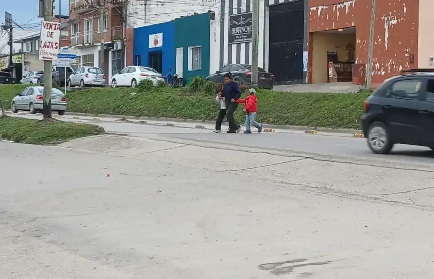 ¡Alerta en la Avenida Balbín! Vecinos exigen semáforos y seguridad tras fatalidades