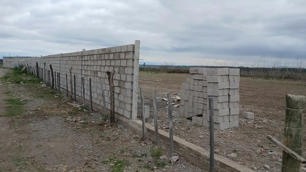 Alto Comedero se enciende: Vecinos bloquean muro de la diputada Burgos