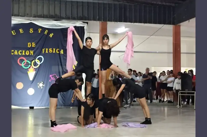 ¡Alumnos del Colegio Segundo Mariano Ávila brillan en su espectacular muestra de Educación Física!