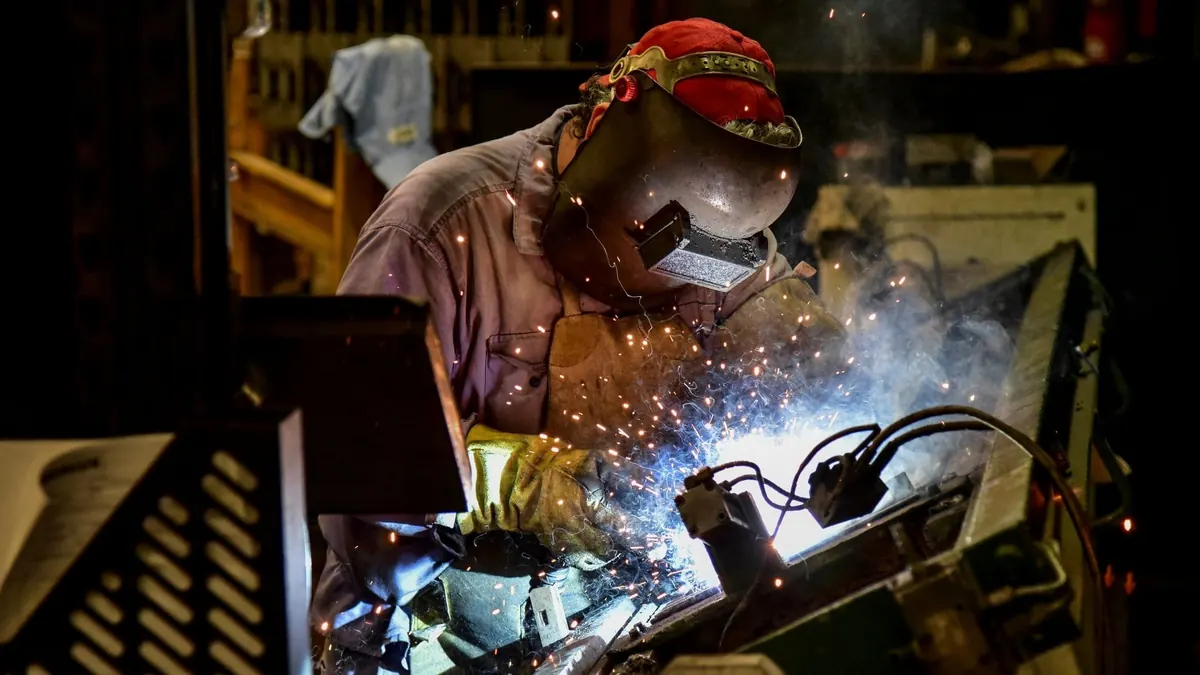 Argentina enfrenta nueva recesión: Milei bajo presión tras contracción económica