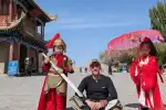 Aventura sobre dos ruedas: Ernesto Rojo recorre 30.000 km por Asia en su moto
