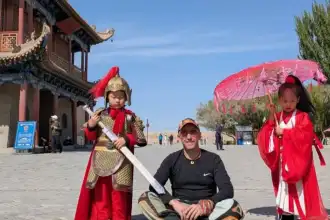 Aventura sobre dos ruedas: Ernesto Rojo recorre 30.000 km por Asia en su moto