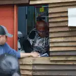 Ayuda municipal tras la crecida: familias reciben alimentos y kits de limpieza