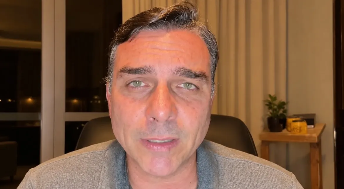 Bolsonaro vuelve a la escena política desde Miami: "El juego continúa"