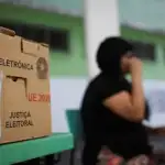 Brasil: el balotaje se prolonga y se detiene a funcionario tras denuncias de interferencia