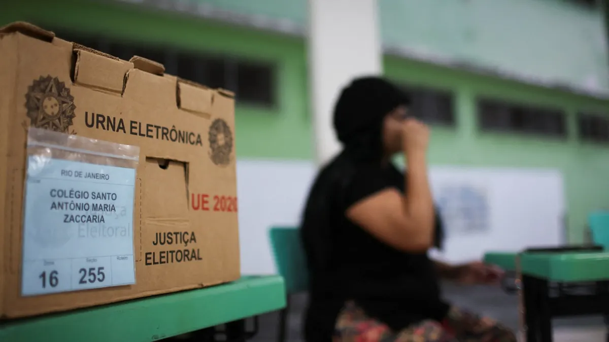 Brasil: el balotaje se prolonga y se detiene a funcionario tras denuncias de interferencia