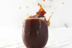Café helado: la bebida que dividió a dos generaciones