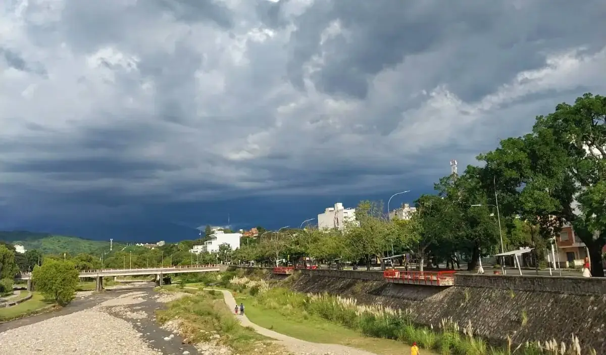 Calor y tormentas en Jujuy: prepárate para un fin de semana de clima cambiante