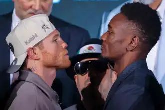 Canelo Álvarez vuelve a la lona: reto de supermediano en Riad bajo la sombra del conflicto