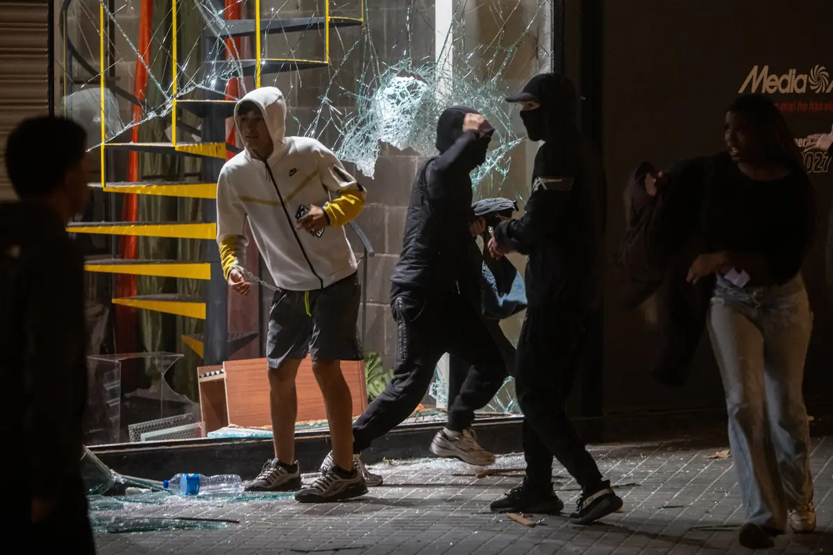 Caos en Barcelona: Más de 120 detenidos tras una ola de saqueos y vandalismo