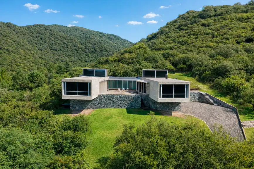 Casa de Miguel Ángel Roca en Río Ceballos: 430 m² de lujo a $732.000