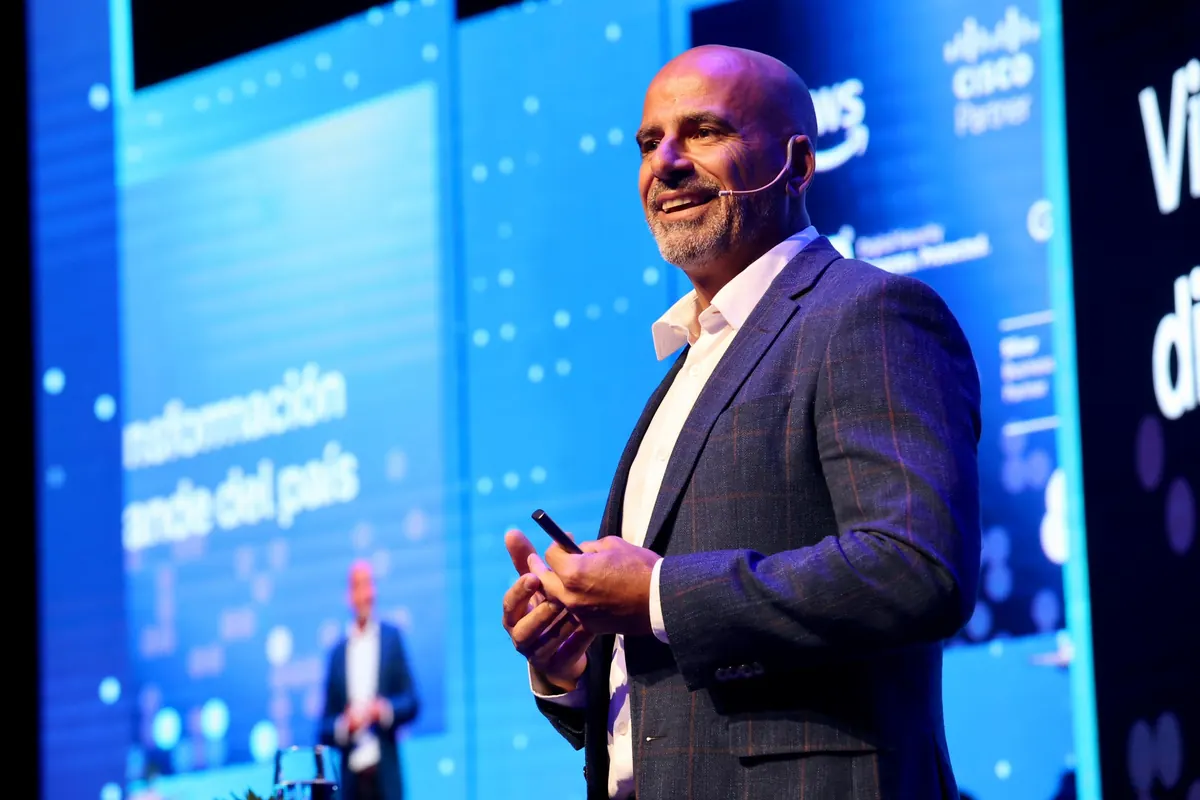 CEO de Telecom revela plan de 1.400 millones de dólares tras compra de Telefónica