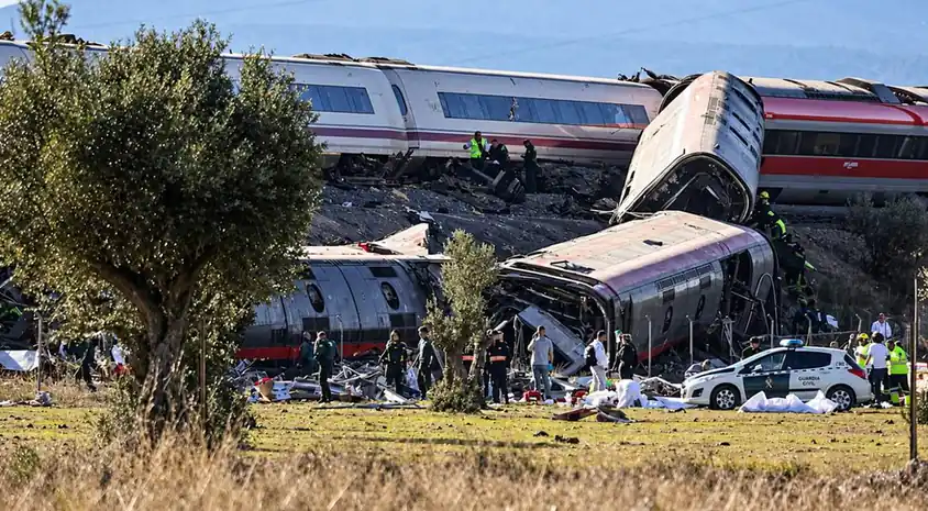 Choque de trenes de alta velocidad en España deja al menos 50 muertos y cientos de heridos