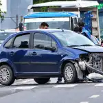 Choque en Ex Combatientes y Gaucho Méndez causa congestión y cierre de rotonda