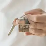 ¿Comprar o Renovar? Descubre la Mejor Estrategia para tu Inversión Inmobiliaria