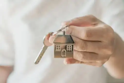 ¿Comprar o Renovar? Descubre la Mejor Estrategia para tu Inversión Inmobiliaria