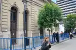 Defensa Civil bloquea la entrada del Teatro de la Paz por fallas estructurales