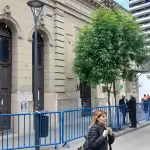 Defensa Civil bloquea la entrada del Teatro de la Paz por fallas estructurales