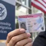 DHS alerta: Asilados y beneficiarios de programas humanitarios podrían perder temporalmente su permiso de trabajo