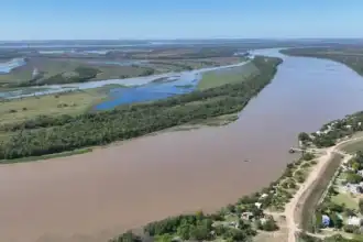 El Chaco asegura que la crecida del Paraná será gradual, no una ola repentina