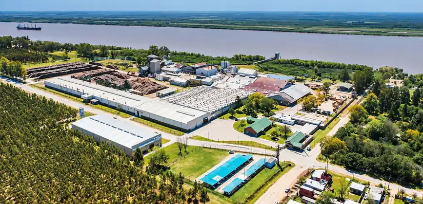 Empresa de insumo de construcción vende terreno millonario en puerto emergente