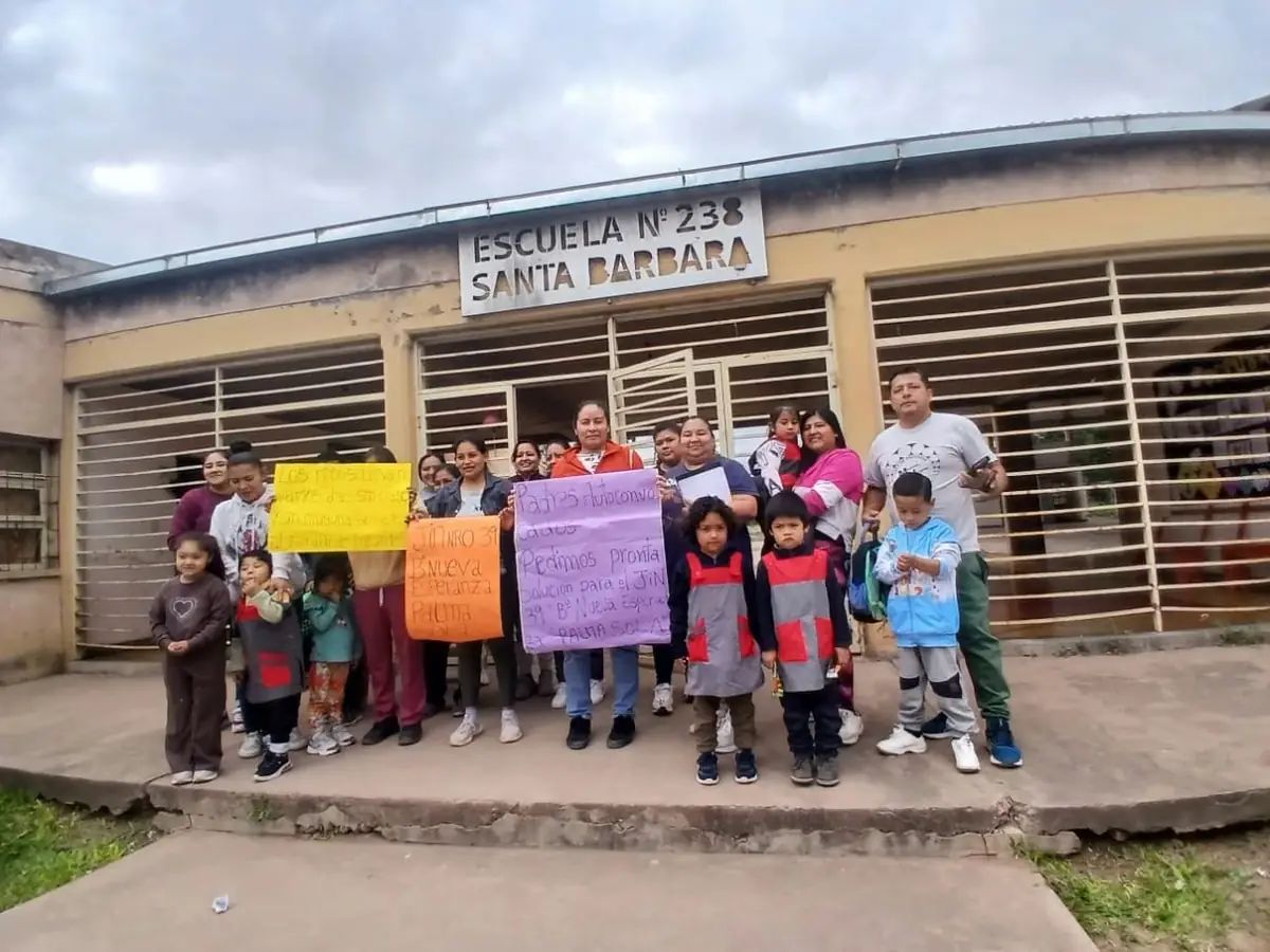 Escuela de Palma Sola clausurada: murciélagos y alacranes amenazan la infancia