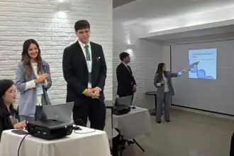 Estudiantes de la UNSE brillan en el Congreso Nacional de Medicina con innovador estudio sobre Trichomonas vaginalis
