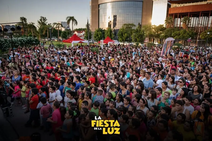 Fiesta de la Luz: Robots LED, música y diversión gratuita en el Fórum