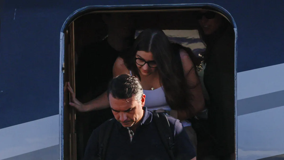 Flávio Bolsonaro bajo fuego: la oposición exige respuestas en el Congreso