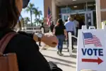 Florida adelanta la hora el 1 de noviembre: impacto en las Midterms 2026