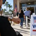 Florida adelanta la hora el 1 de noviembre: impacto en las Midterms 2026
