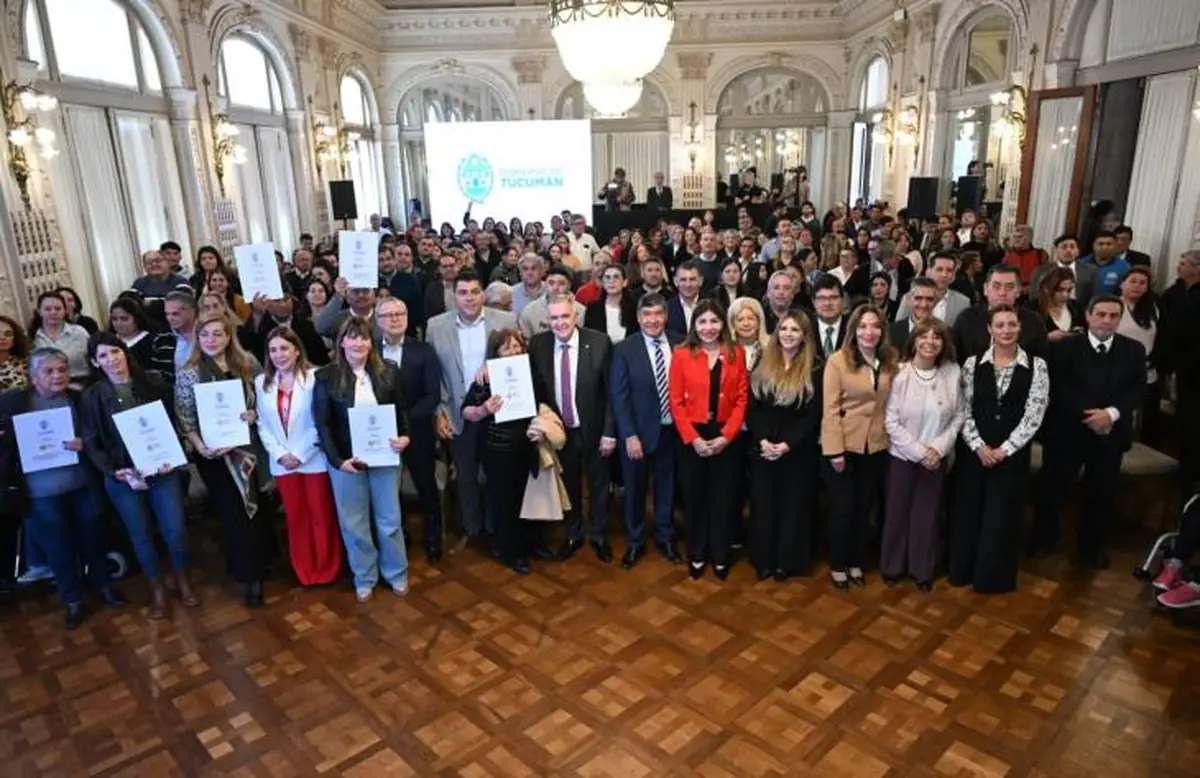 Gobernador Jaldo entrega 120 escrituras, consolidando derechos de vivienda en Tucumán