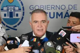 Gobernador Jaldo se solidariza con familia tras denuncia de agresión homofóbica en San Miguel