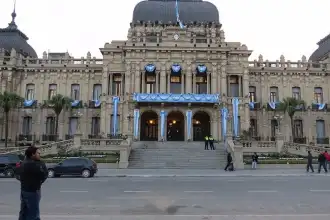 Gobierno de Tucumán suspende actividades el 2 de noviembre por el Día de los Fieles Difuntos