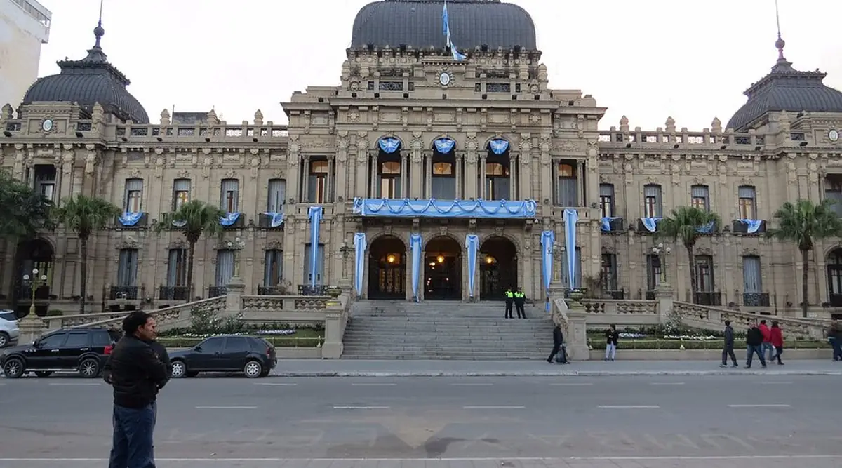 Gobierno de Tucumán suspende actividades el 2 de noviembre por el Día de los Fieles Difuntos