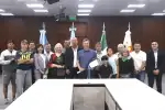 Gobierno del Chaco entrega terreno para construir canchas y escuela deportiva en Resistencia