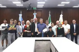 Gobierno del Chaco entrega terreno para construir canchas y escuela deportiva en Resistencia