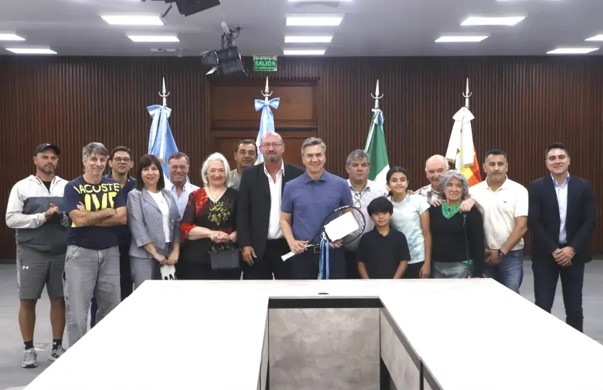 Gobierno del Chaco entrega terreno para construir canchas y escuela deportiva en Resistencia