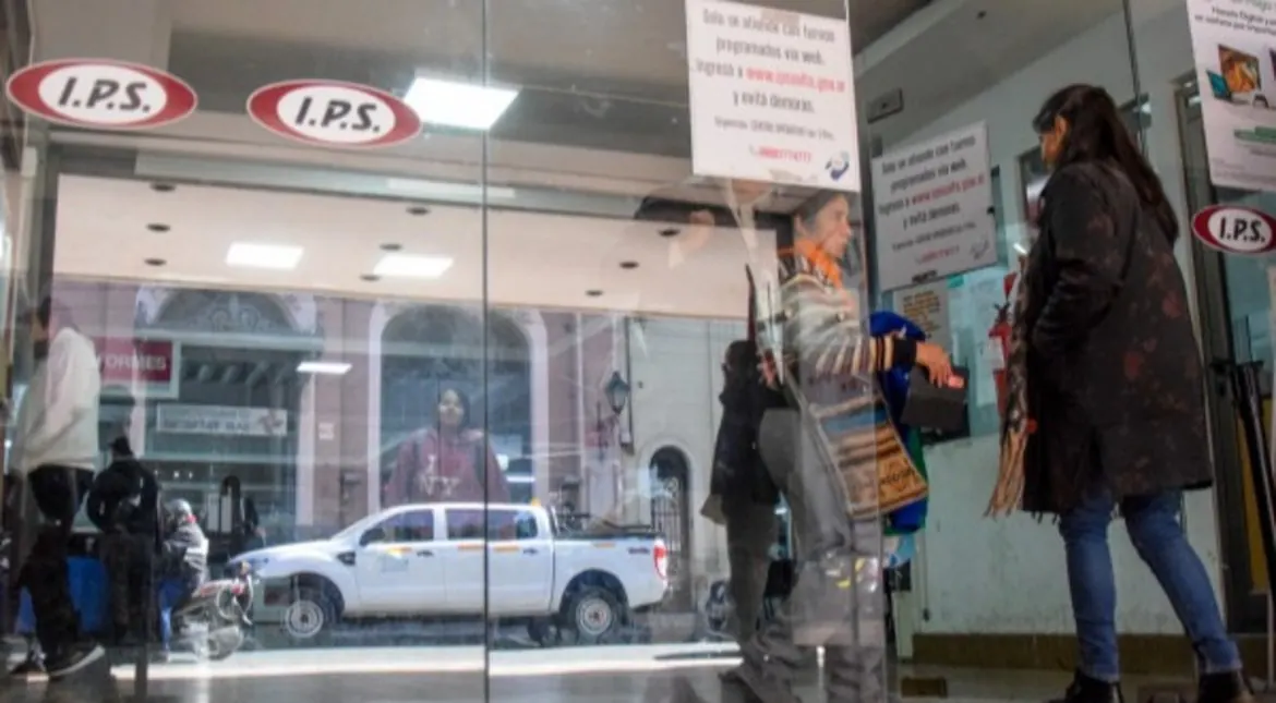 IPS exige 10 años de afiliación para conservar la cobertura al jubilarse: ¿Qué implica para los trabajadores?