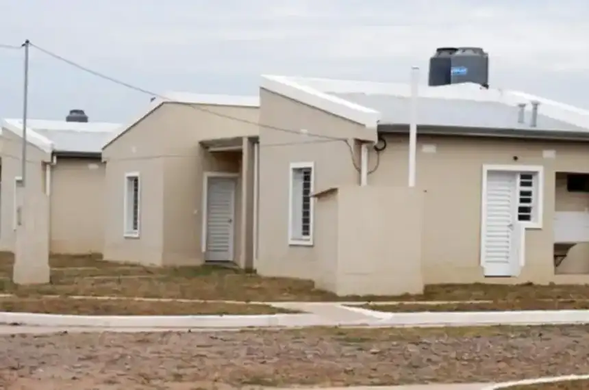 IPV entrega 417 títulos de propiedad en dos meses, avanza programa de vivienda