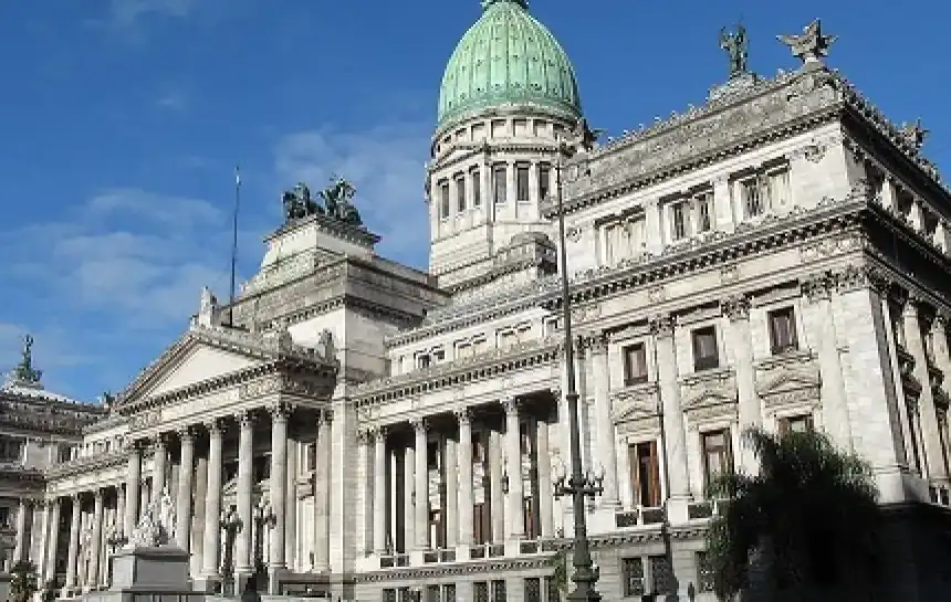LlA reestructura su bancada: Claudia López al Senado y Celeste Maidana a la Legislatura