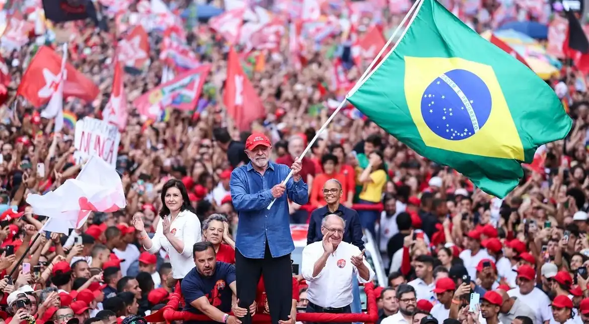 Lula da Silva recibe aplausos regionales tras victoria, Milei y Trump se mantienen en silencio