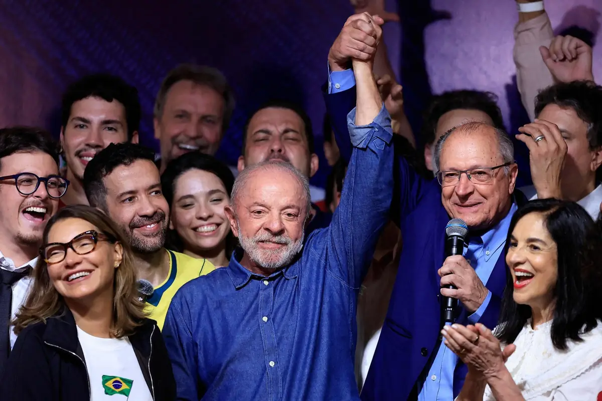 Lula triunfa a última hora: análisis internacional revela polémica del voto electrónico