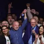 Lula triunfa en sorpresivo balotaje, Bolsonaro niega victoria: el futuro político del Brasil