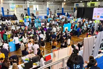 ¡Más de 2.500 estudiantes iluminan el barrio con proyectos de ciencia y conciencia ambiental!