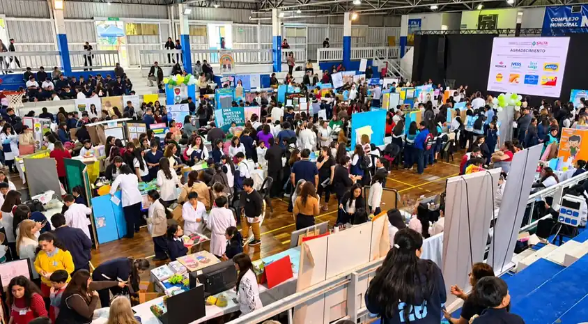 ¡Más de 2.500 estudiantes iluminan el barrio con proyectos de ciencia y conciencia ambiental!